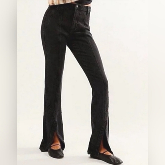 NWT Free People We The Free CRVY Mona Flare Jeans in Black Wash ✨ Size 27✨ - Picture 2 of 7